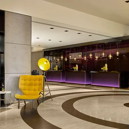 Hotel Park Plaza Victoria London